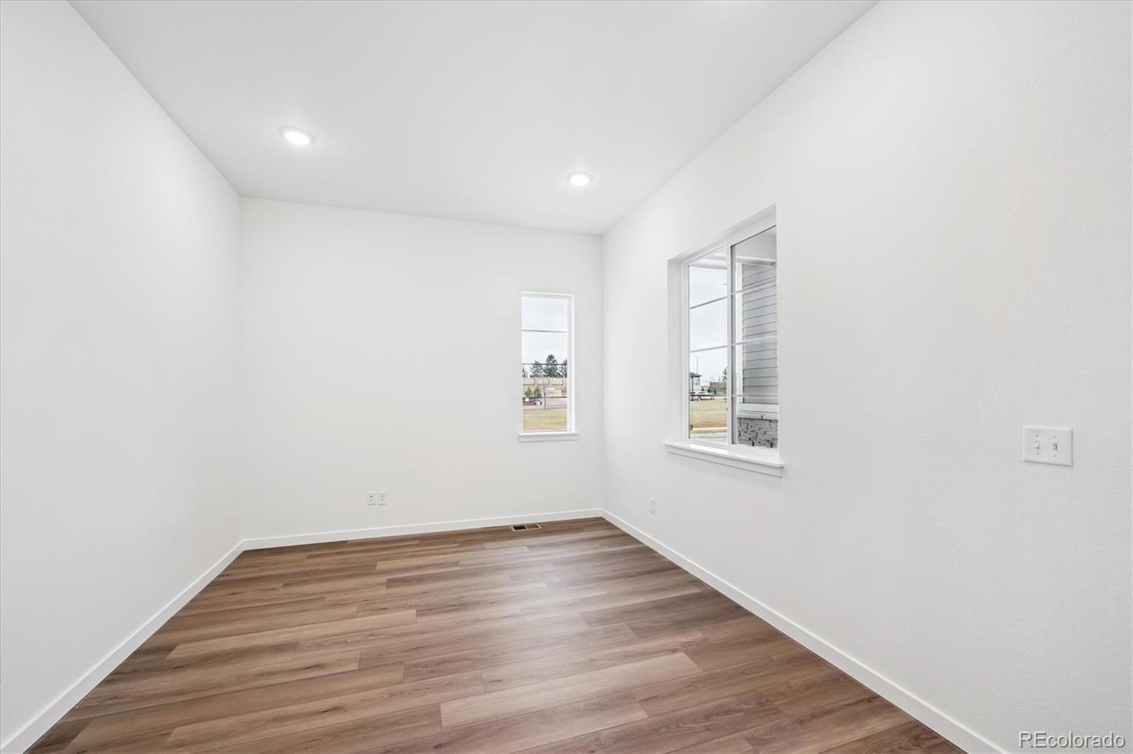 3813 Emerald Shore Circle