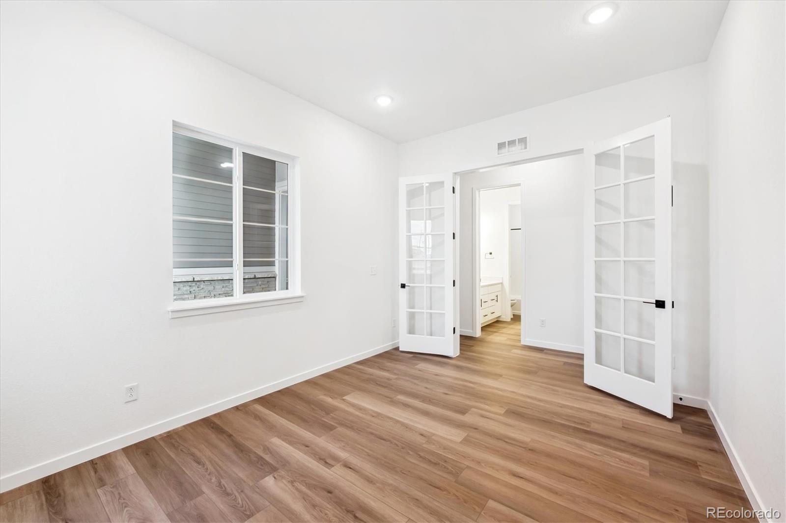 3813 Emerald Shore Circle