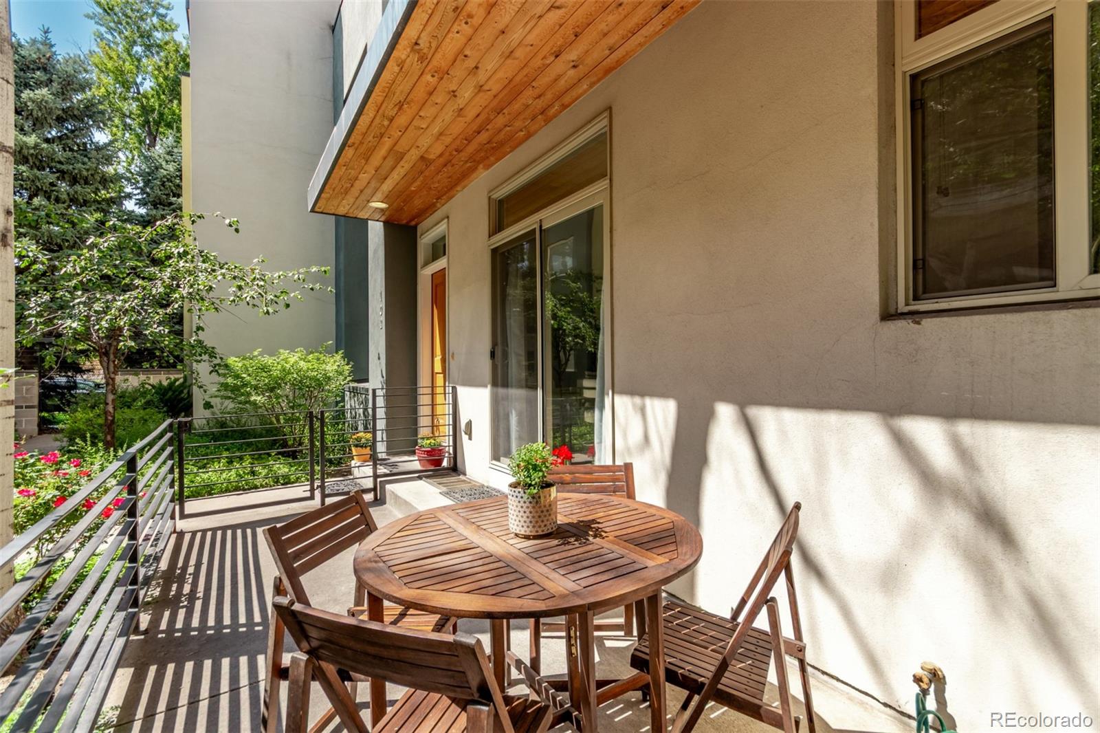 1874 Vine Street 102