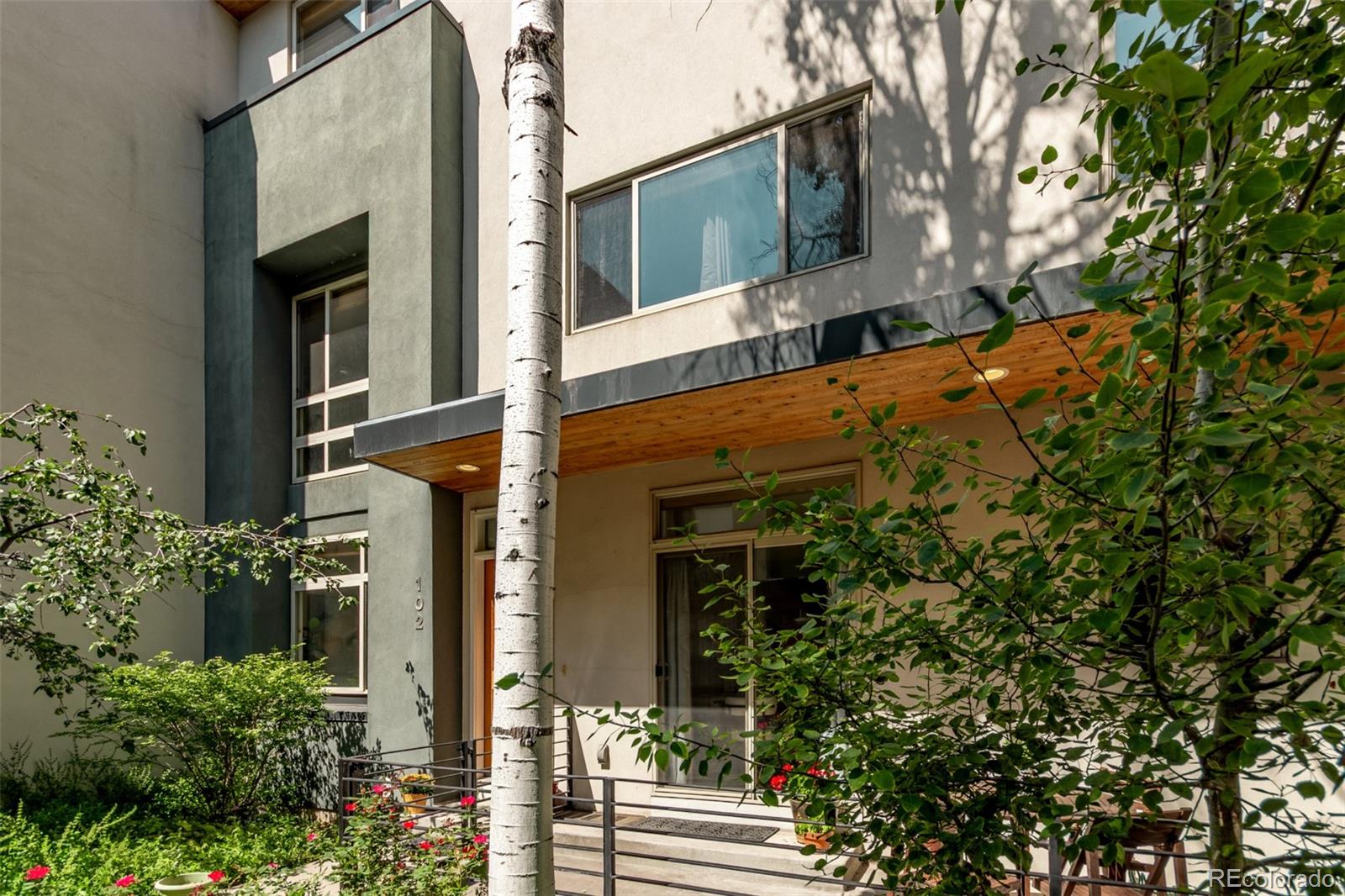 1874 Vine Street 102