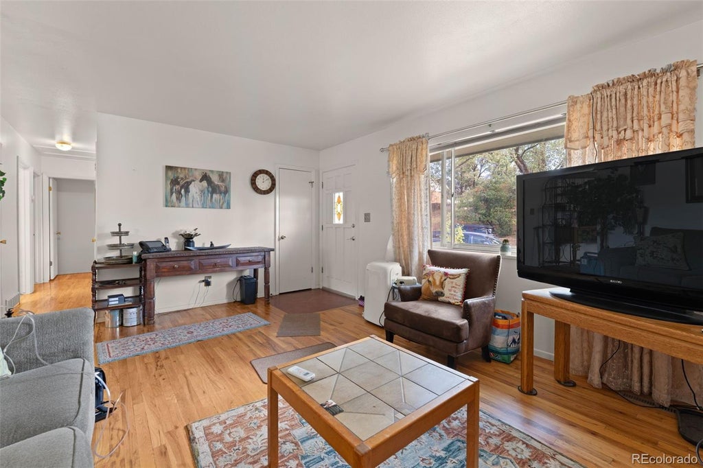 Photo of 106 Lois Lane, Colorado Springs, CO 80904 (MLS # 8141415)