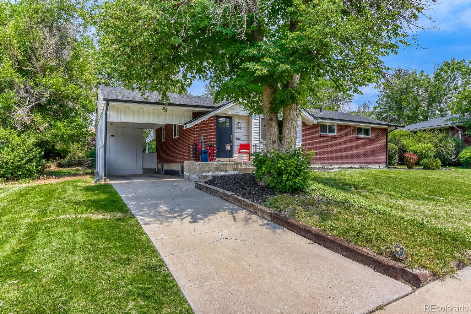 2555 E Maplewood Avenue