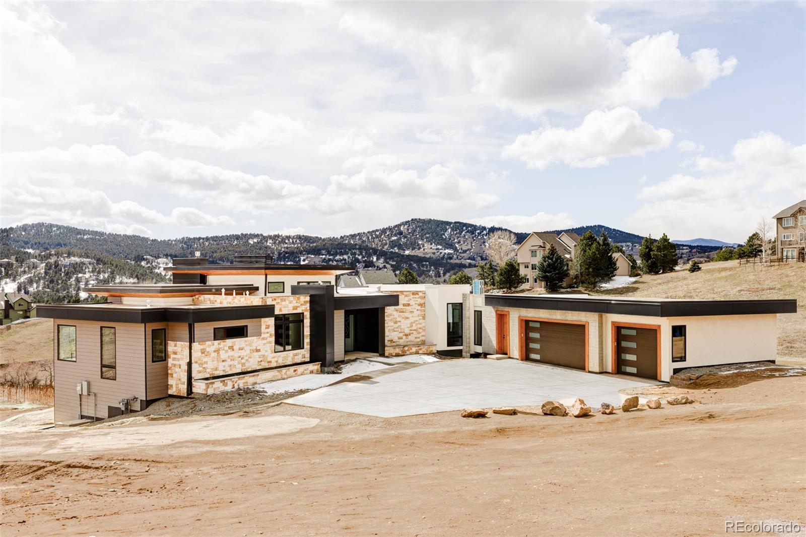 545 Strada Rossa Road