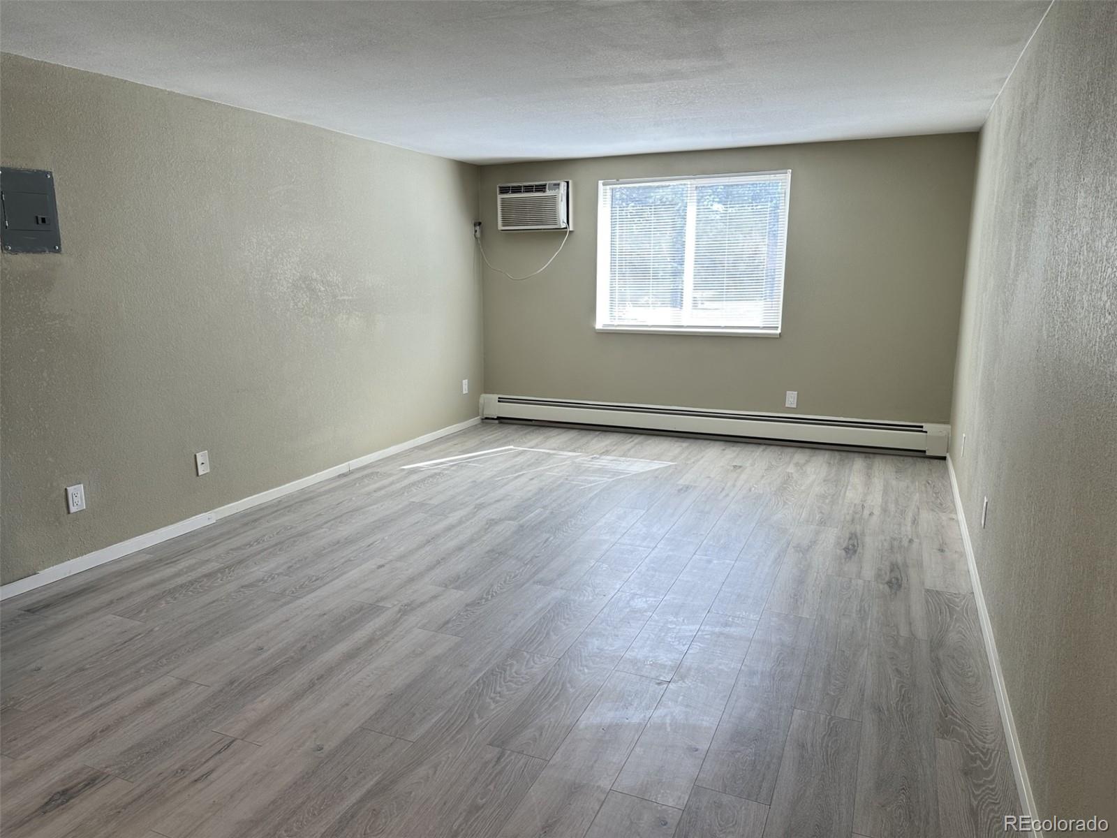 8828 E Florida 113, Denver, CO, 80247 2 8828 E Florida 113