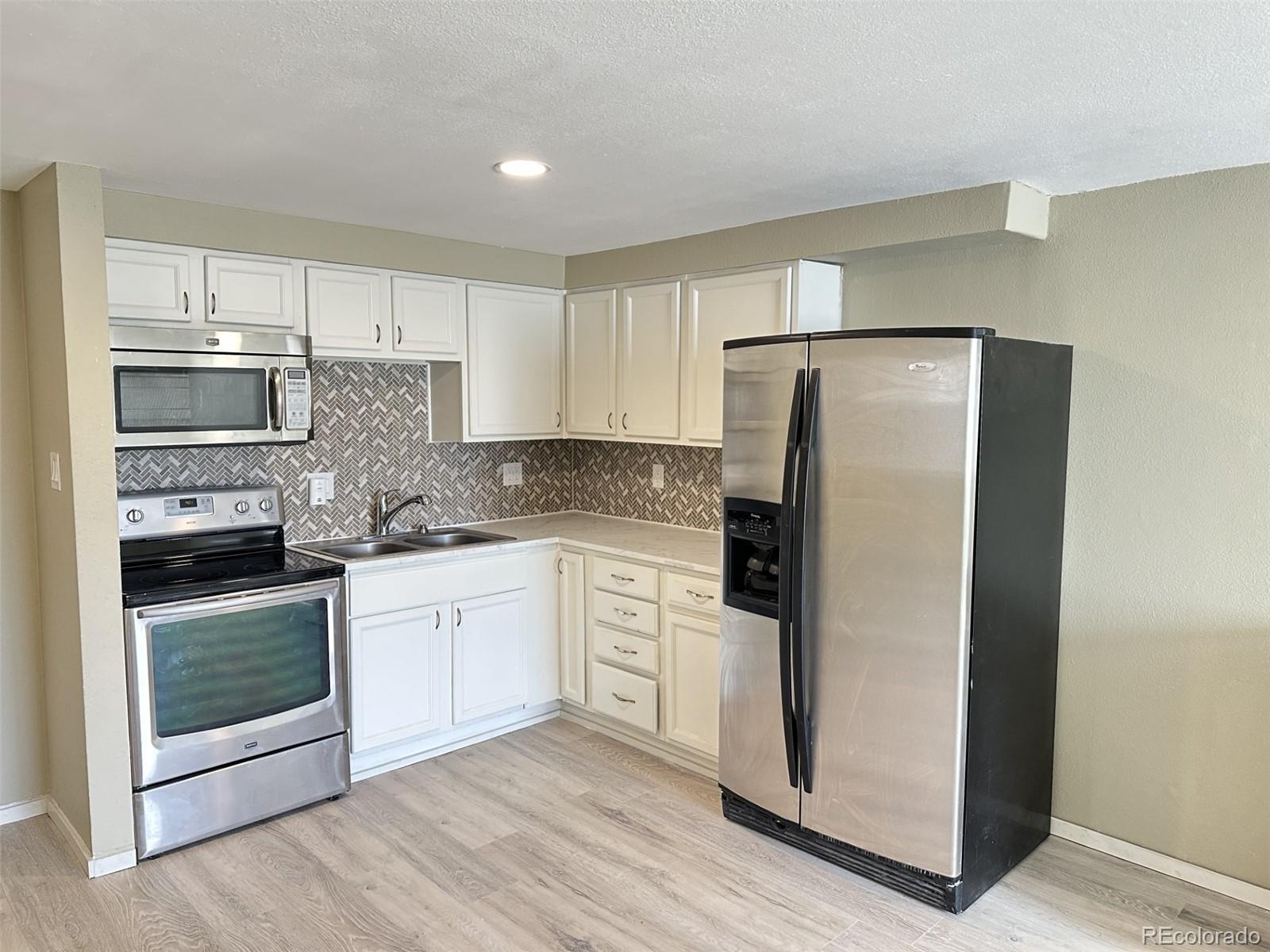 8828 E Florida 113, Denver, CO, 80247 3 8828 E Florida 113