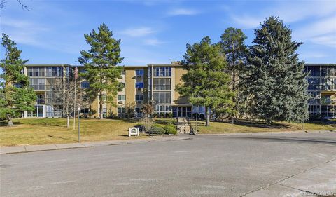 Photo of 3022 S Wheeling Way #309, Aurora, CO 80014 (MLS # 5804033)