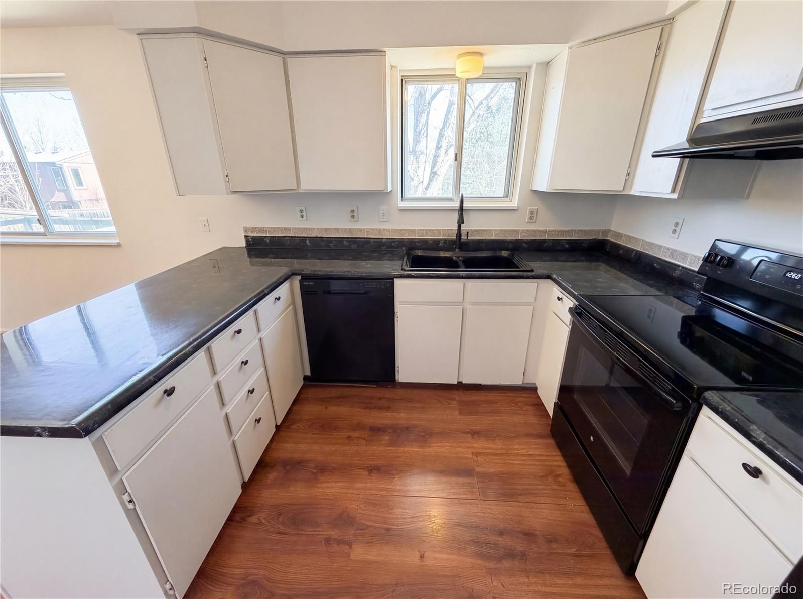 5162 S Richfield Street