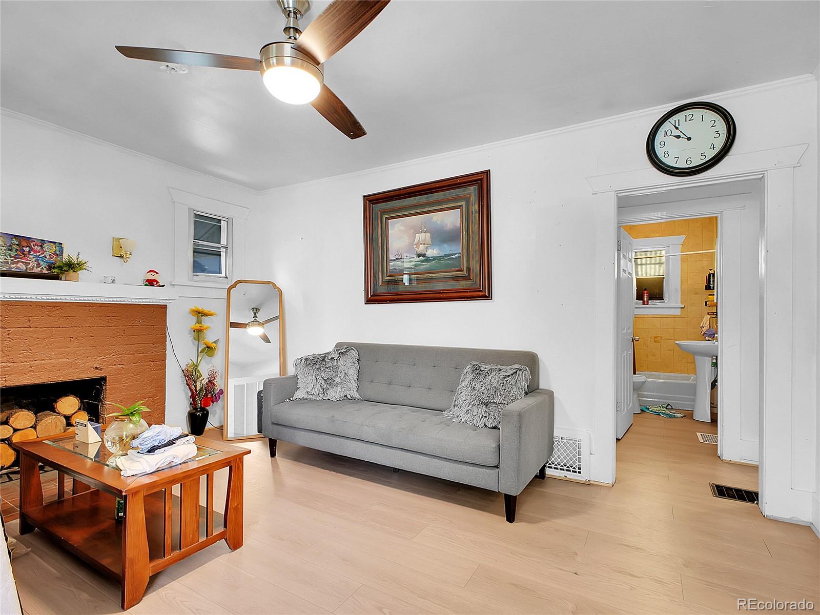 1561 Clinton Street, Aurora, CO, 80010 2 1561 Clinton Street