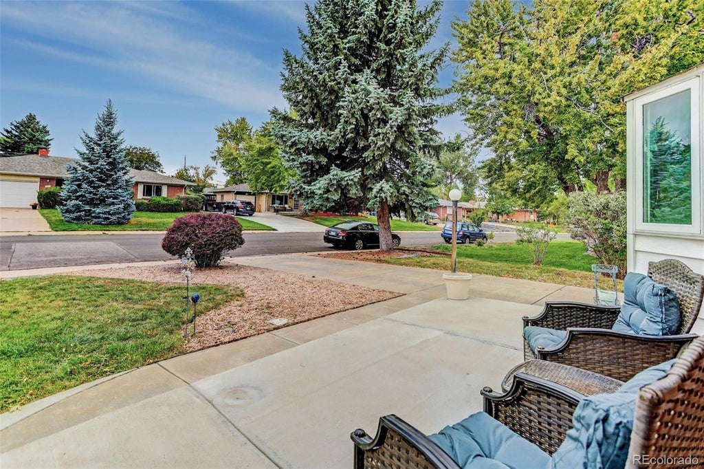 Photo of 647 W Valleyview Avenue, Littleton, CO 80120 (MLS # 2215015)
