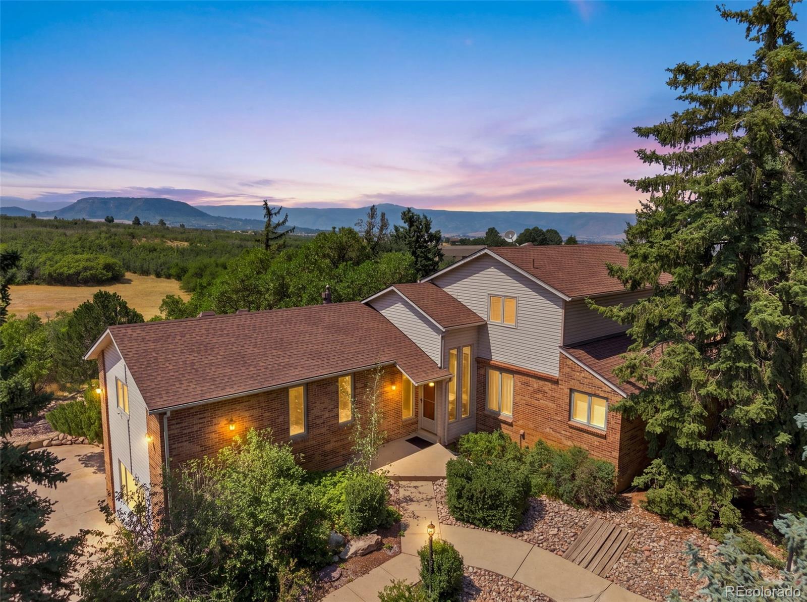 806 Twin Oaks Road