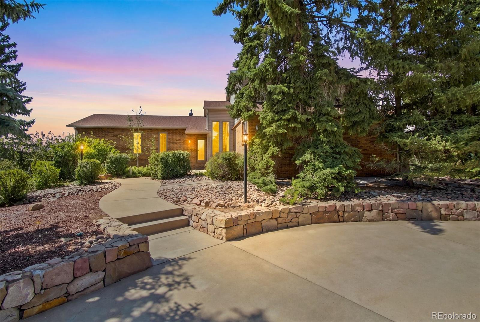 806 Twin Oaks Road