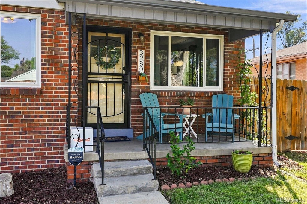 Photo of 3280 Niagara Street, Denver, CO 80207 (MLS # 4324887)