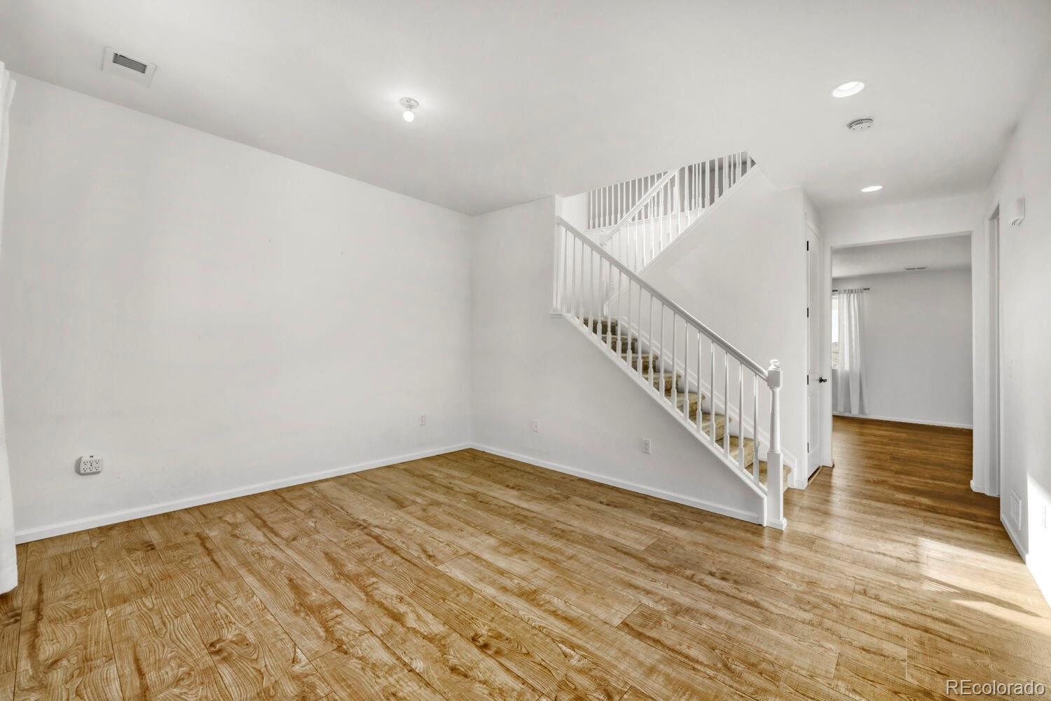 919 N Undergrove Way