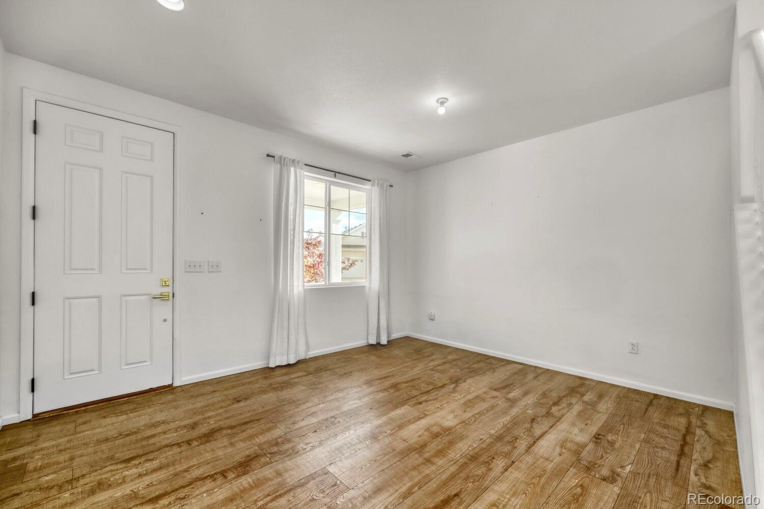 919 N Undergrove Way