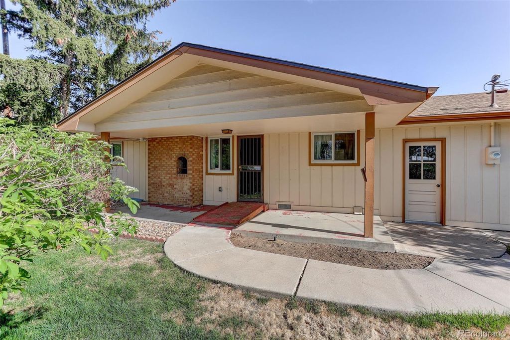 Photo of 6942 W 68th Place, Arvada, CO 80003 (MLS # 6683367)