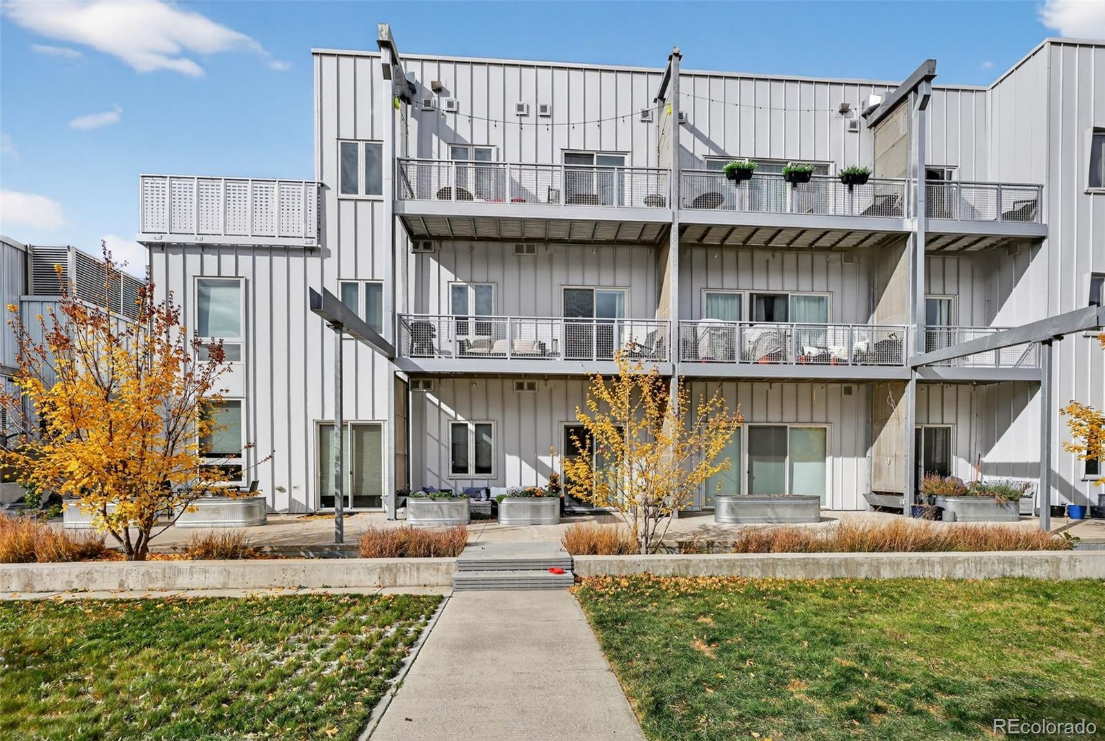 2530 Lawrence Street RA206