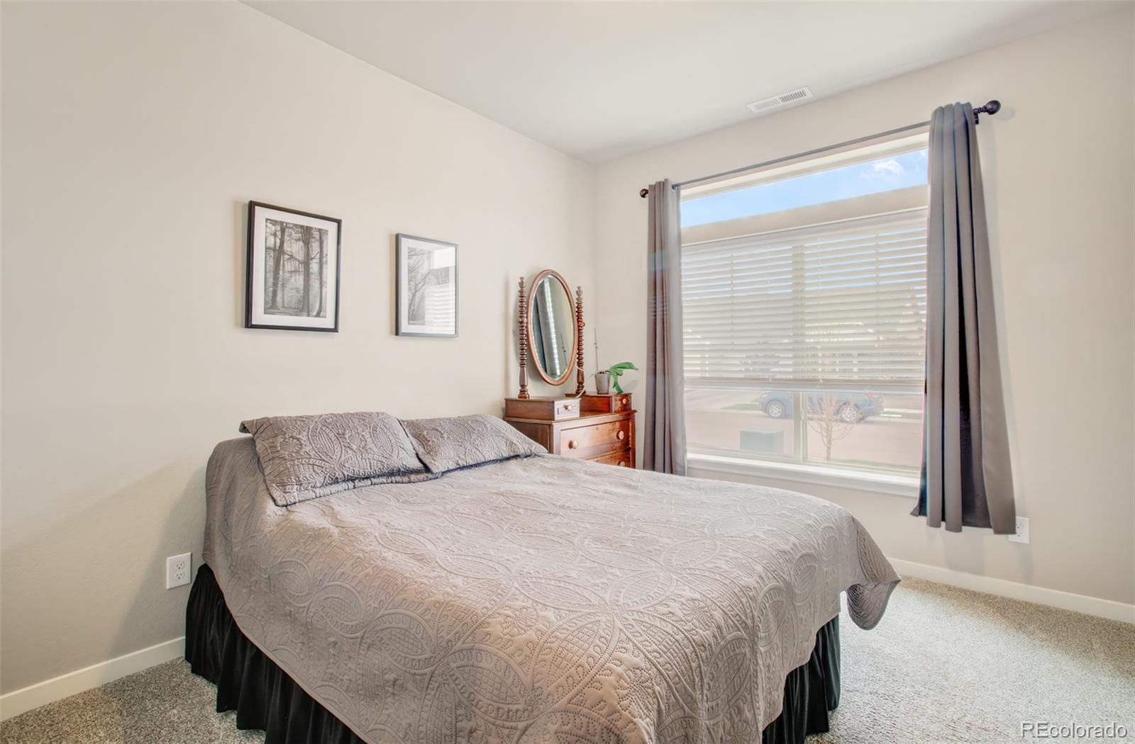 6374 Syre Point