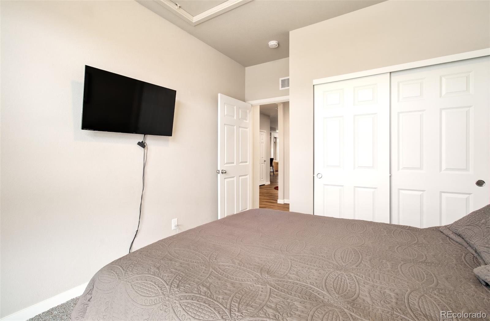 6374 Syre Point