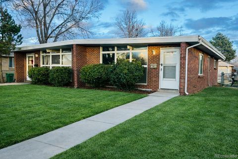 Photo of 1124 Dallas Street, Aurora, CO 80010 (MLS # 8212138)