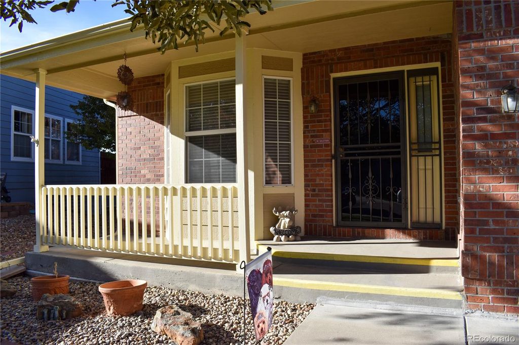 Photo of 9657 W Peakview Drive, Littleton, CO 80123 (MLS # 6604399)