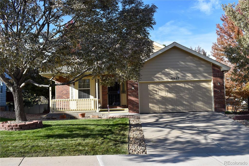 Photo of 9657 W Peakview Drive, Littleton, CO 80123 (MLS # 6604399)