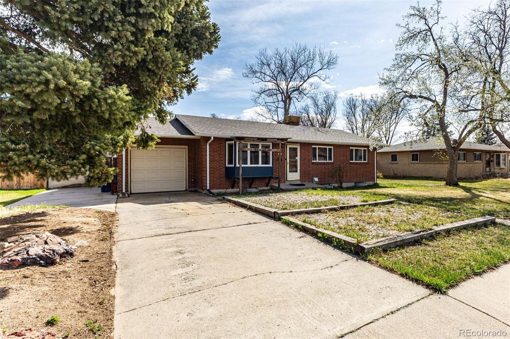 Photo of 40 Dover Street, Lakewood, CO 80226 (MLS # 7638430)