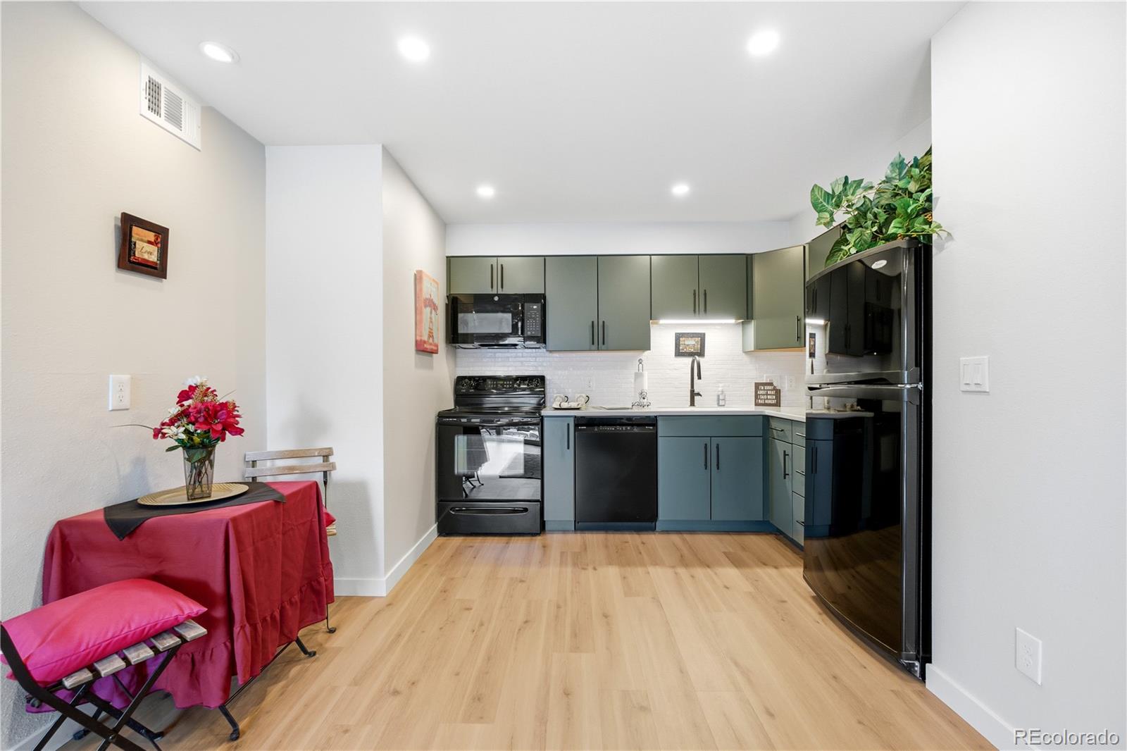 2575 S Syracuse Way 205