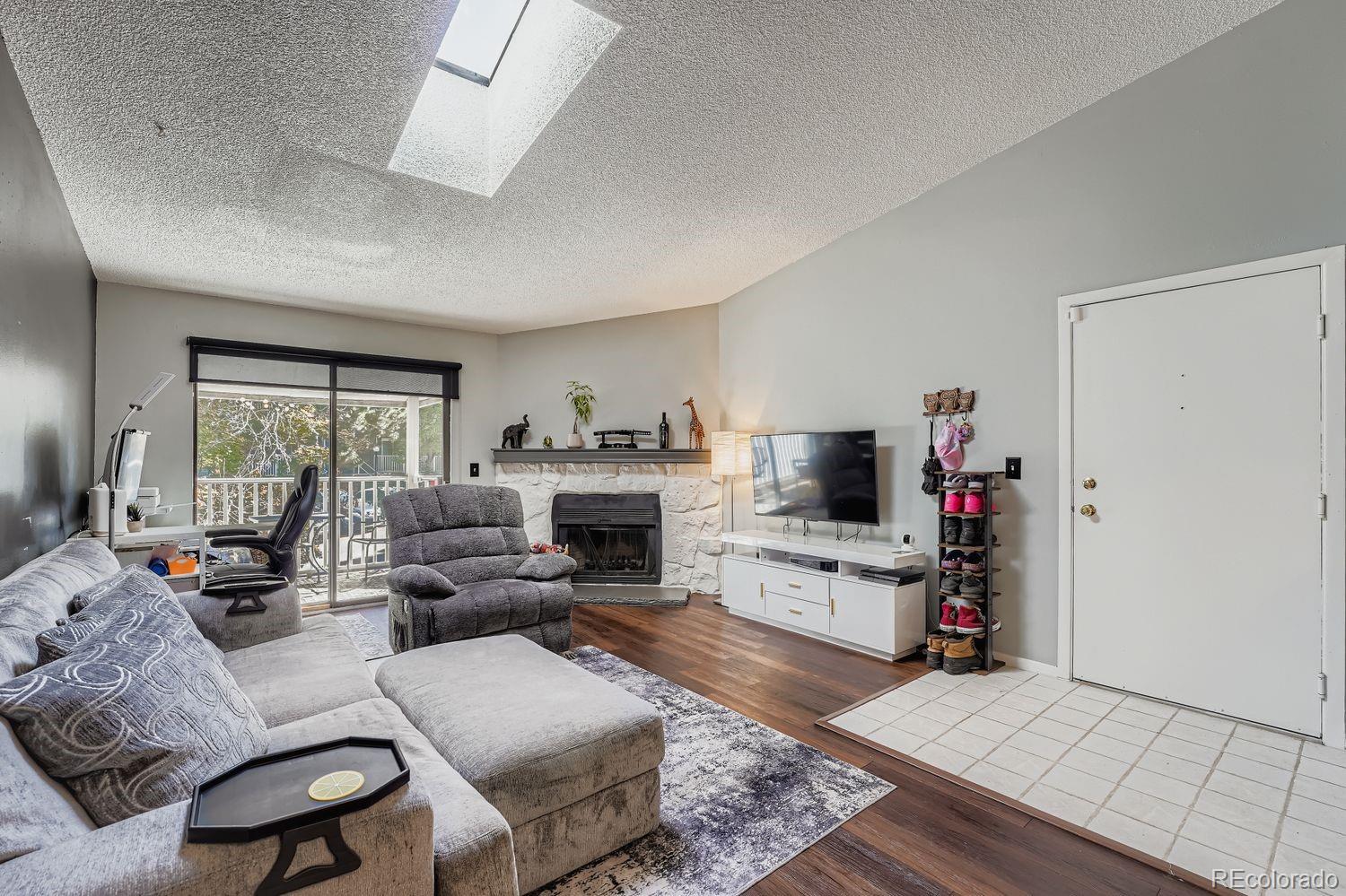 908 S Walden Way 201