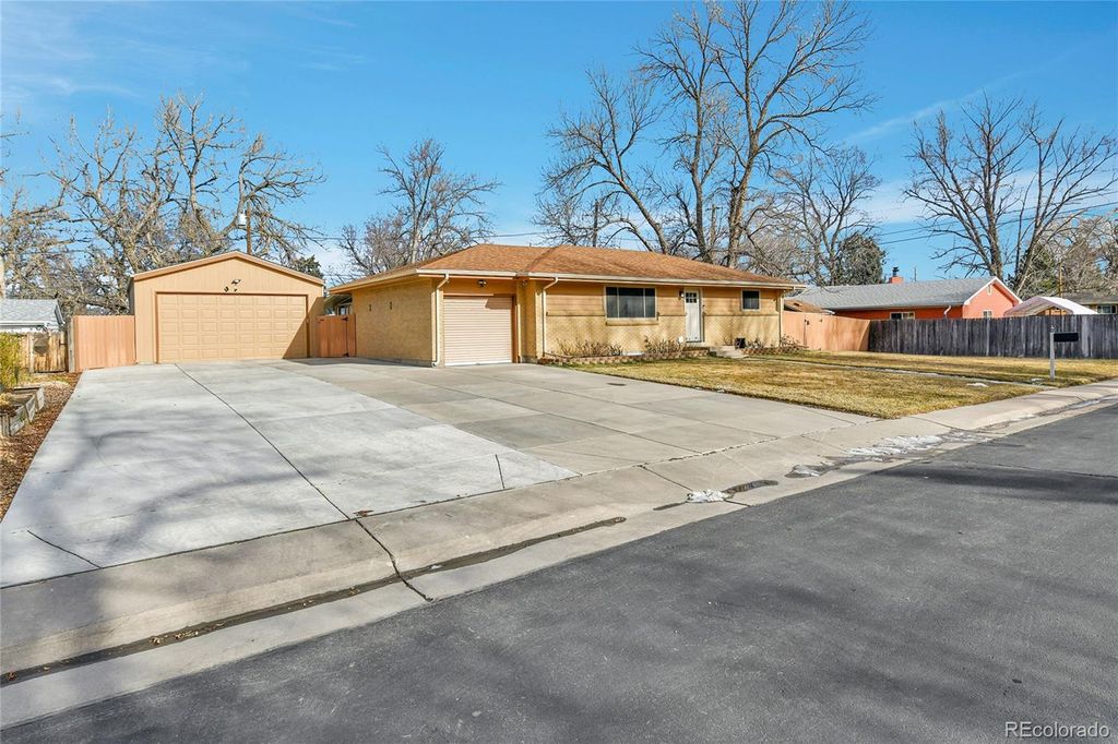 Photo of 398 S Queen Circle, Lakewood, CO 80226 (MLS # 3634630)