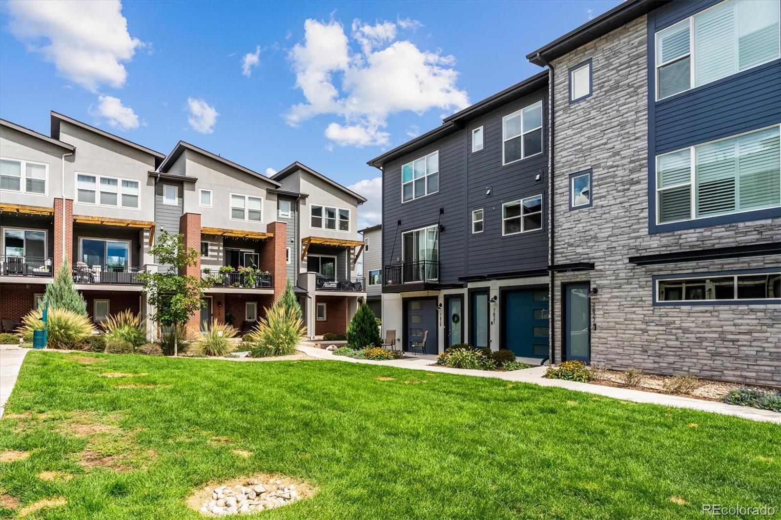 7831 W 43rd Place