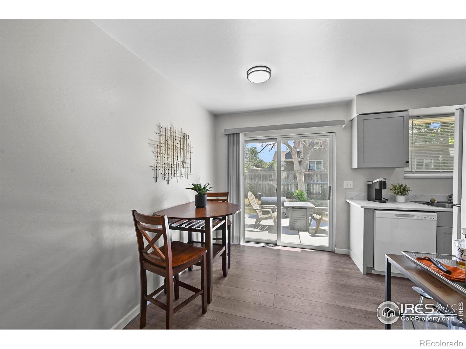 3642 W 90th Place