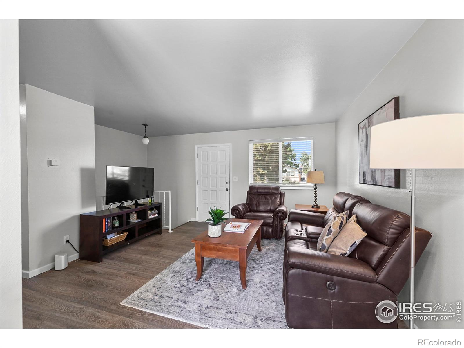 3642 W 90th Place