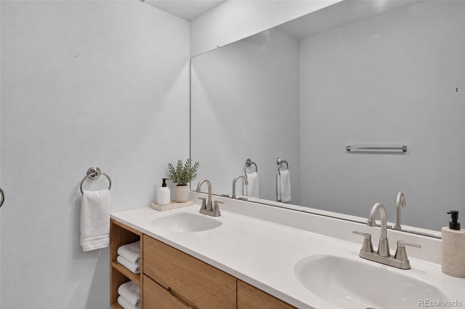 1001 Sunburst Court