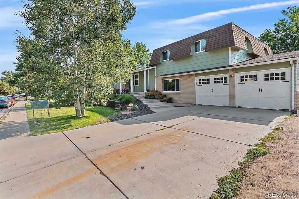 Photo of 9525 W Kentucky Drive, Lakewood, CO 80226 (MLS # 2843349)