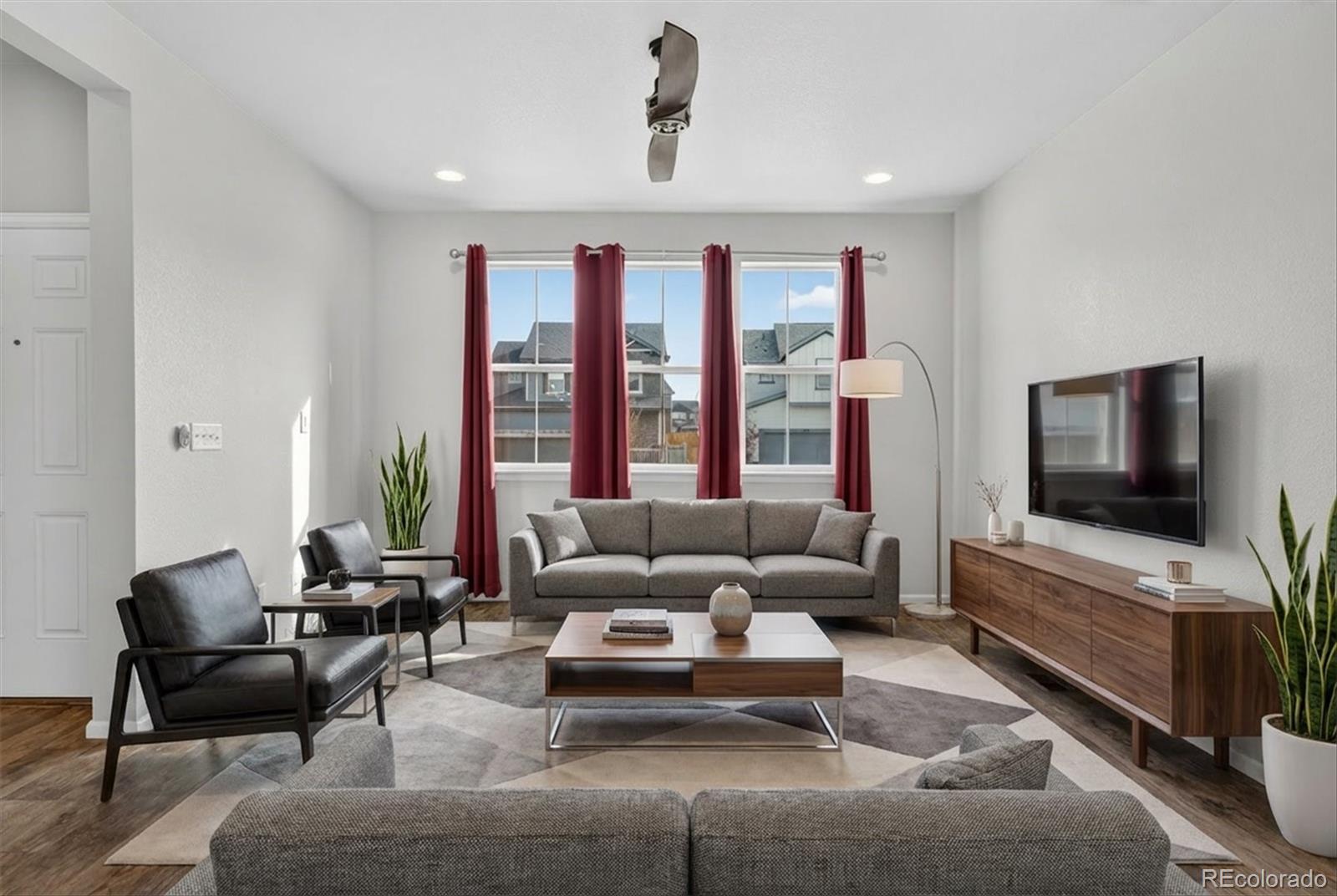 6571 N Cathay Street