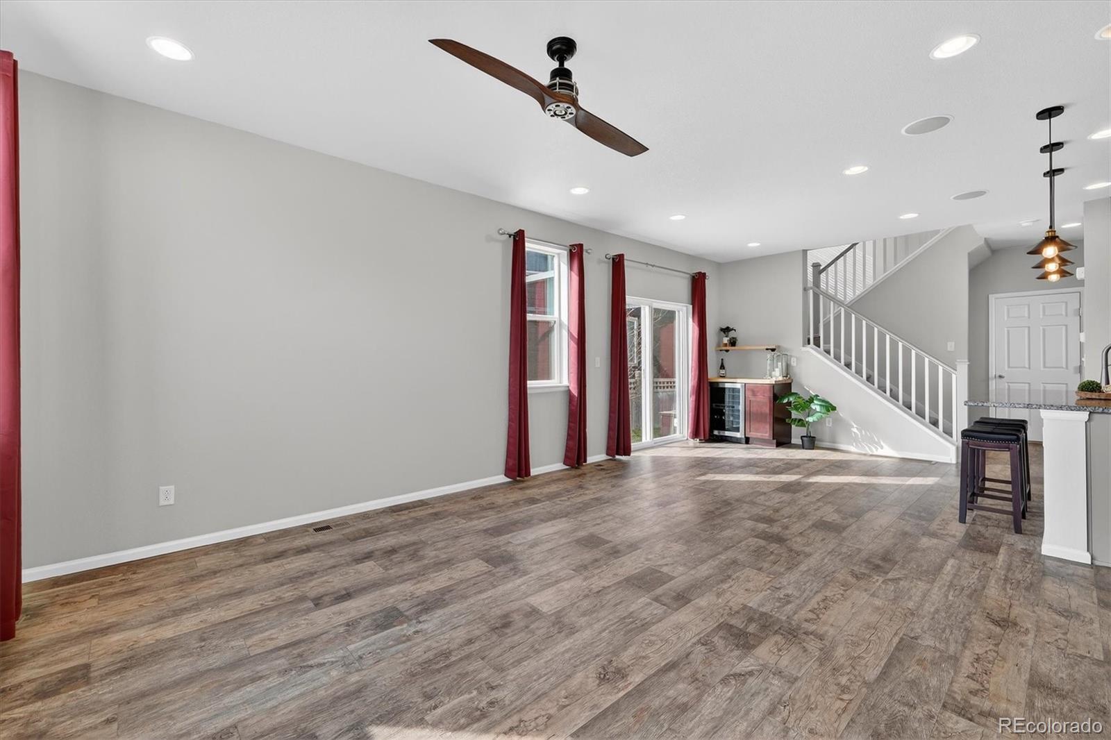 6571 N Cathay Street