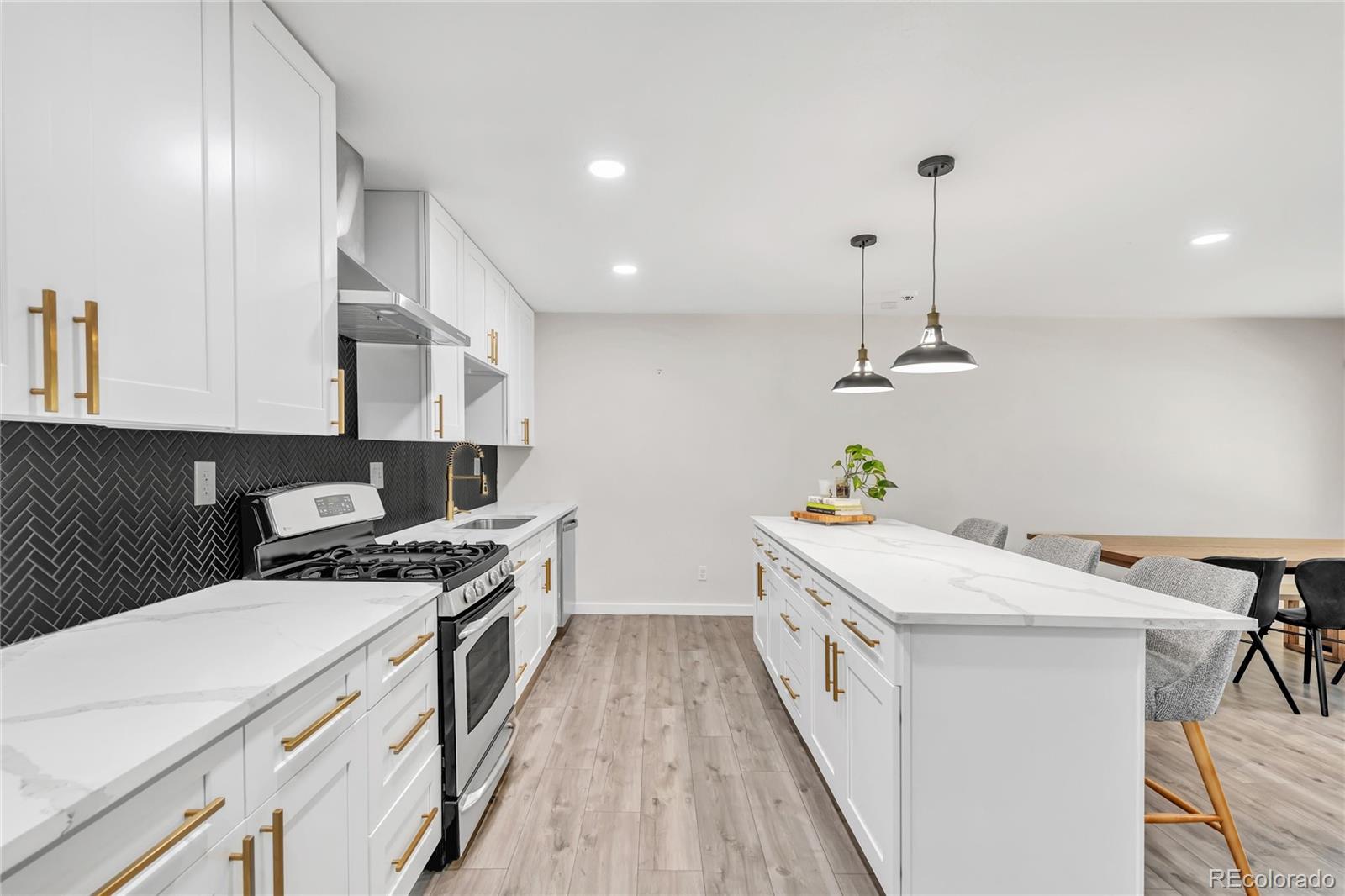 3243 S Fairfax Street