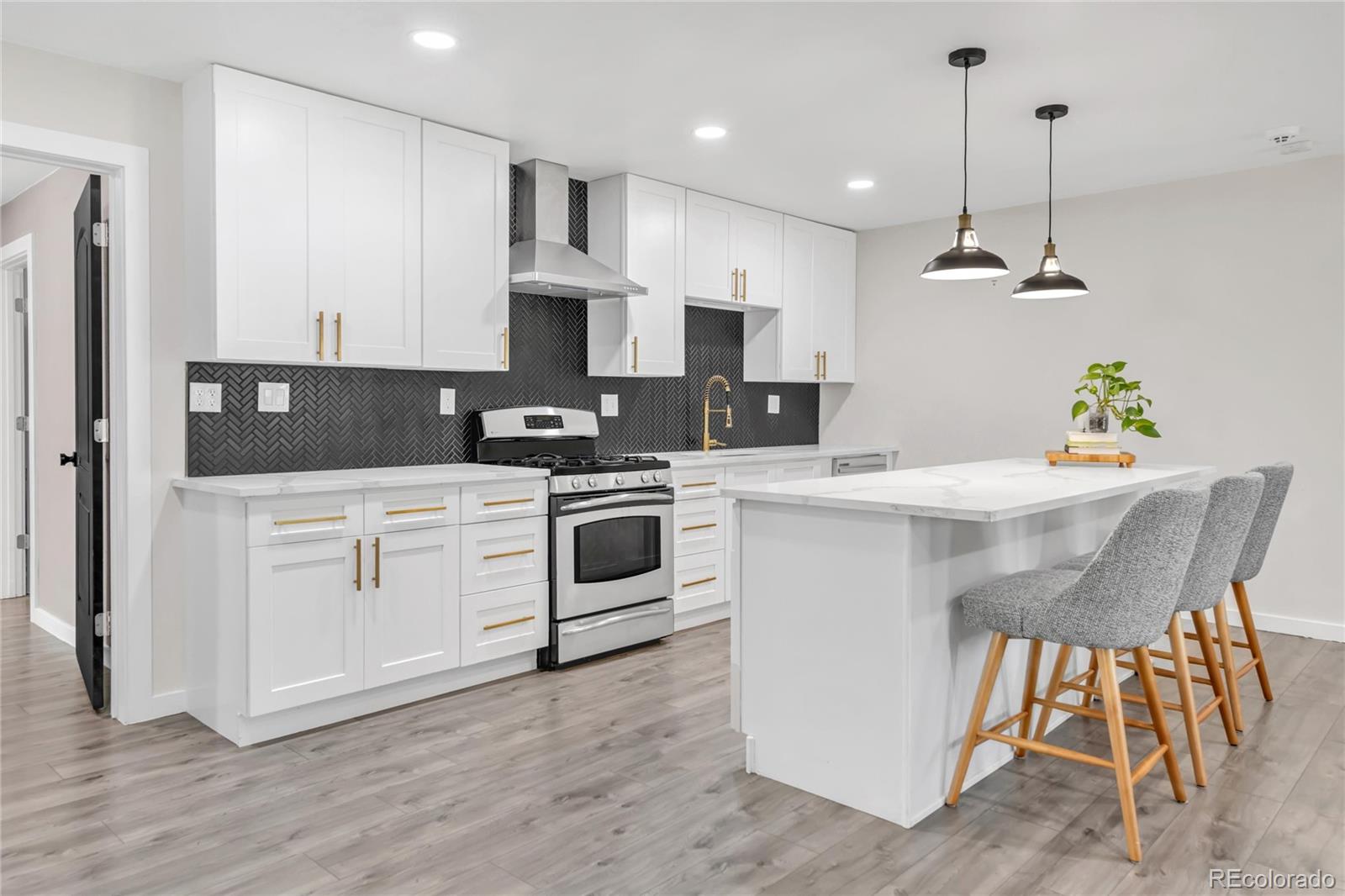 3243 S Fairfax Street