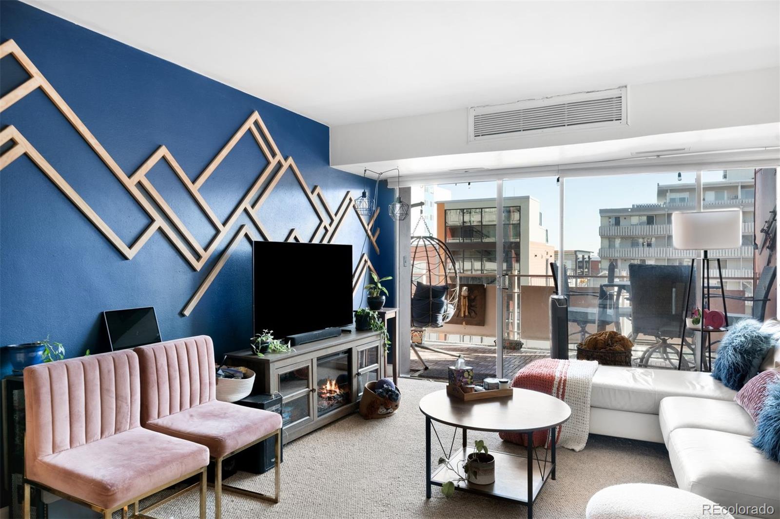 1121 Albion Street 704