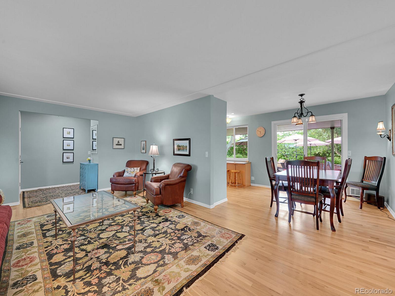 595 W Lake Avenue