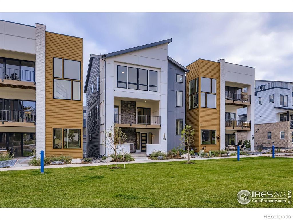 Photo of 16587 Peak Way, Broomfield, CO 80023 (MLS # IR1045593)