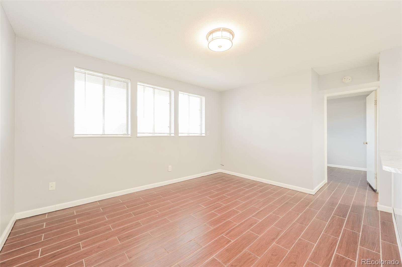 10211 Ura Lane 1-105