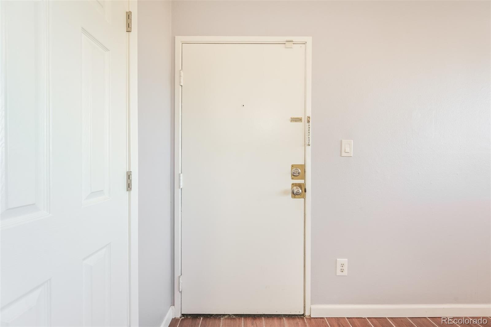 10211 Ura Lane 1-105