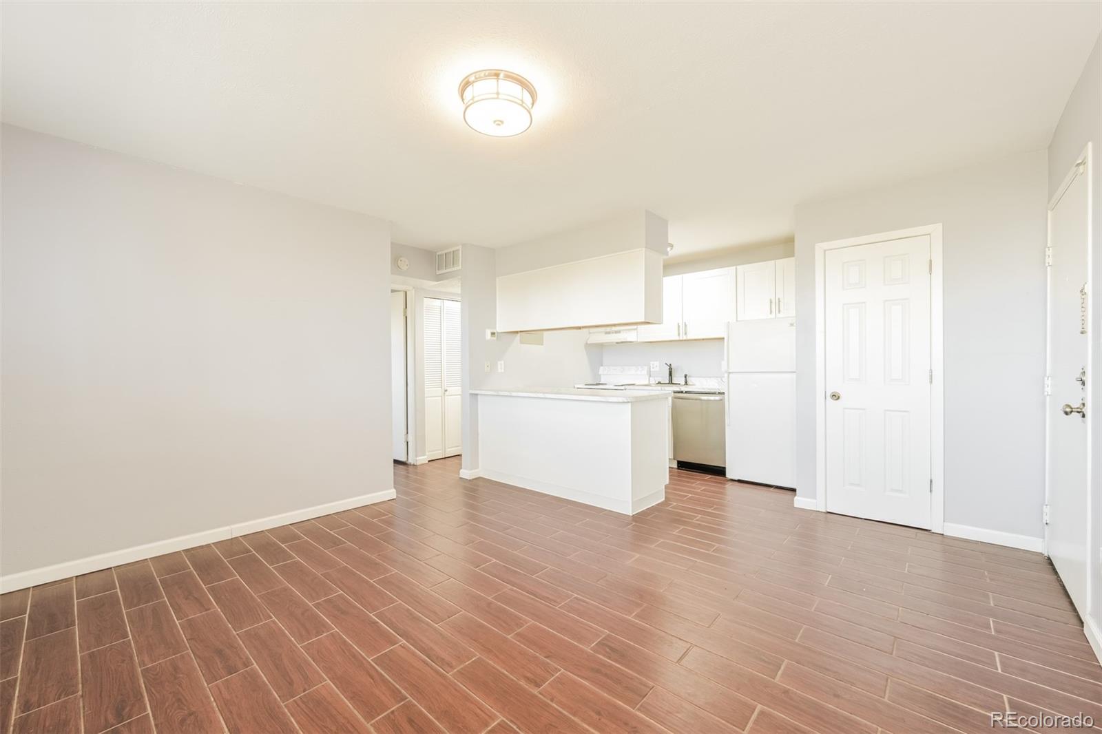 10211 Ura Lane 1-105