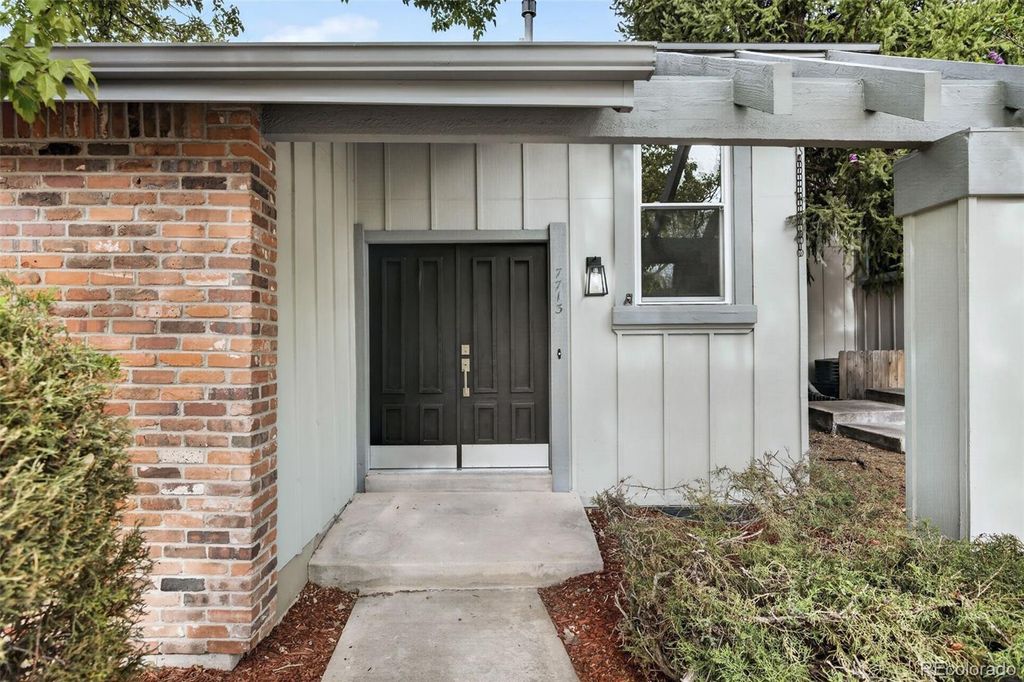 Photo of 7713 E Jamison Drive, Centennial, CO 80112 (MLS # 4615520)