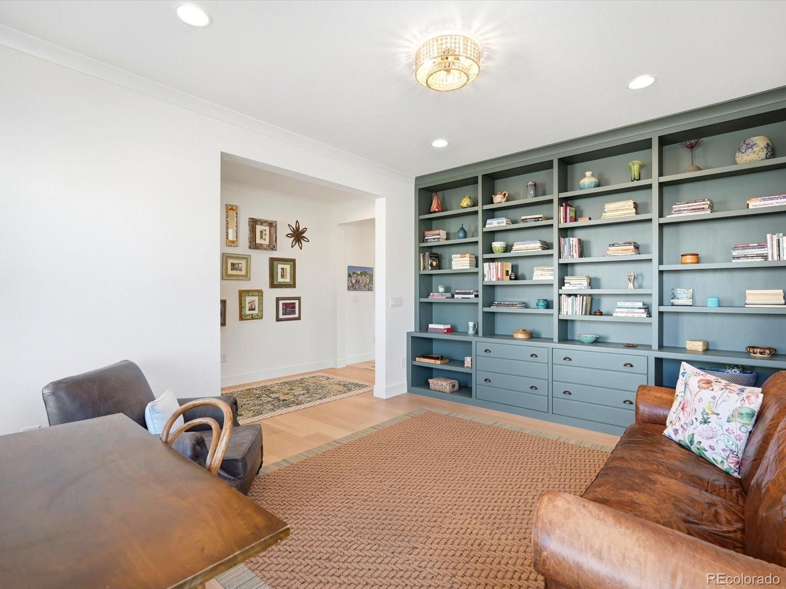 11261 Moonshimmer Street