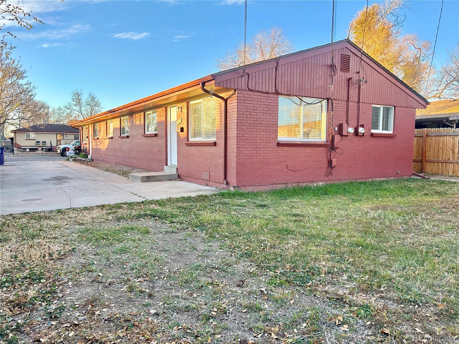 4475-4477 W Dakota Avenue