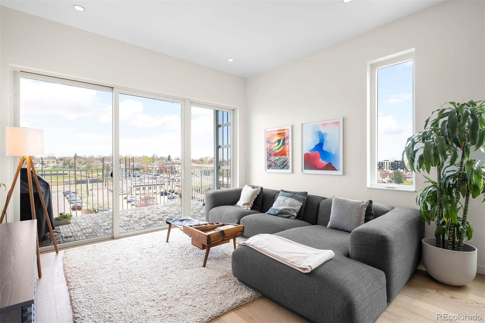 2752 Clay Street 404