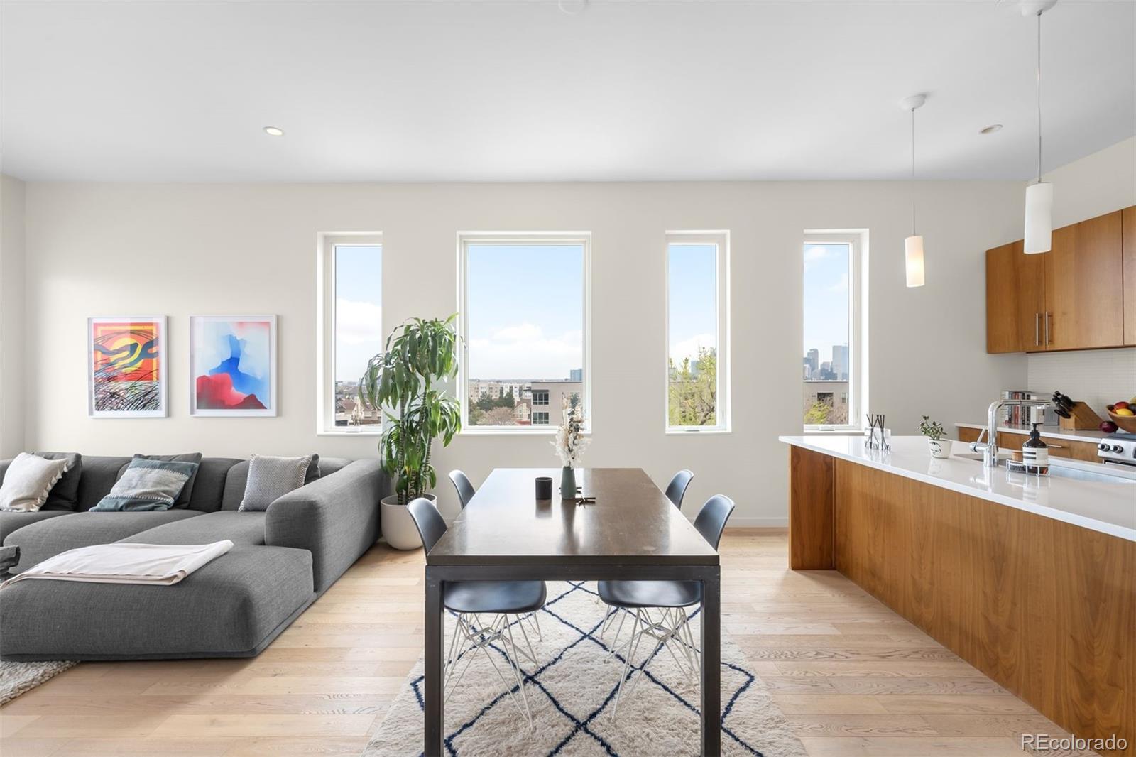 2752 Clay Street 404