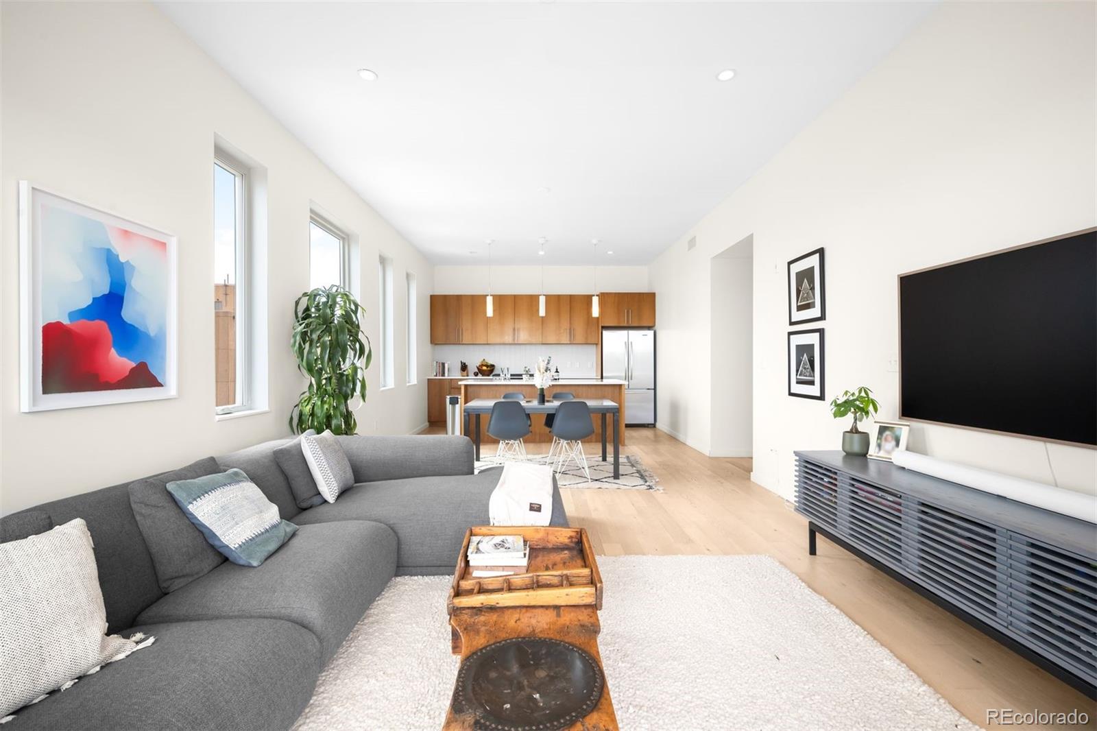 2752 Clay Street 404